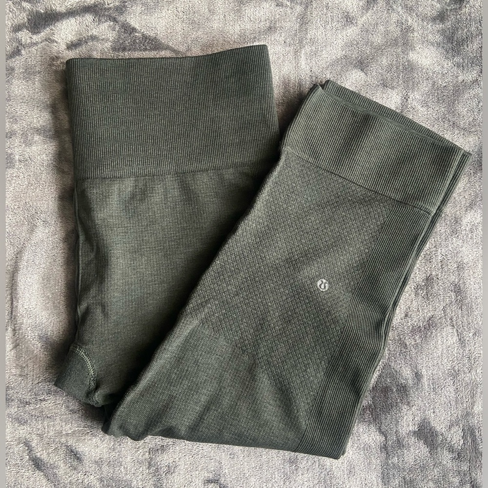 Lululemon 🍋 Army Green Cropped Leggings